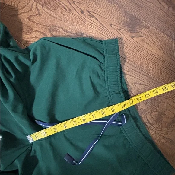 FIGS Technical Collection Dark Green Scrubs Set Tansen Jogger Style Size Medium - Picture 6 of 13